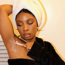 Load image into Gallery viewer, Chez Africa | Shea Fresh Deodorant application